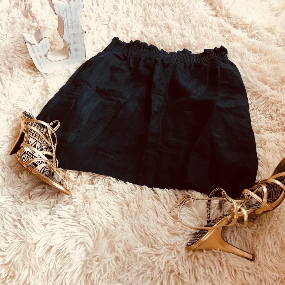 J.crew size 4 navy linen skirt, with pockets !
